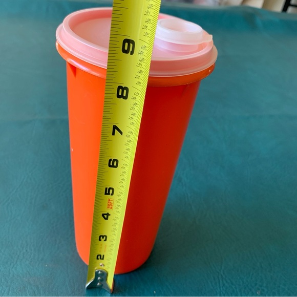 Vintage tupperware orange handolier slim beverage container, flip top lid #262 - Picture 6 of 6
